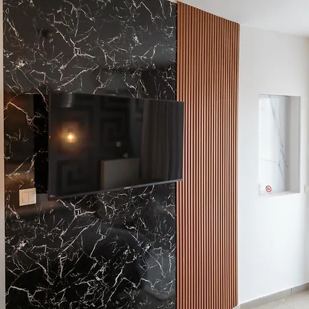 Limani Comfort 公寓 *